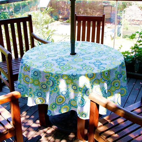 Tablecloth with umbrella hole - Water-repellent picnic tablecloth with umbrella hole for all occasions. The vinyl tablecloth resists spills and stains, protecting your indoor or outdoor dining table from damage, and allowing you to easily shake crumbs off and wipe them clean. Water-repellent fabric provides added protection from a variety of liquids and the easy-care vinyl ...